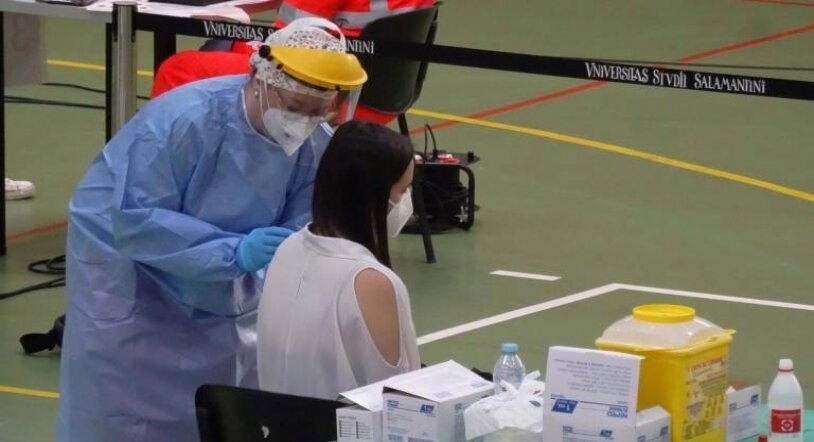 Vacunación masiva para personas de 57 años este jueves en el Multiusos