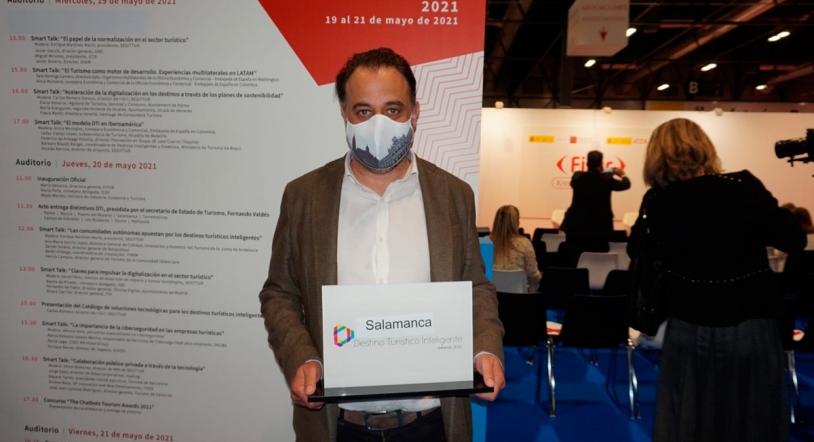 Salamanca recibe en Fitur el distintivo de 'Destino Turístico Inteligente'