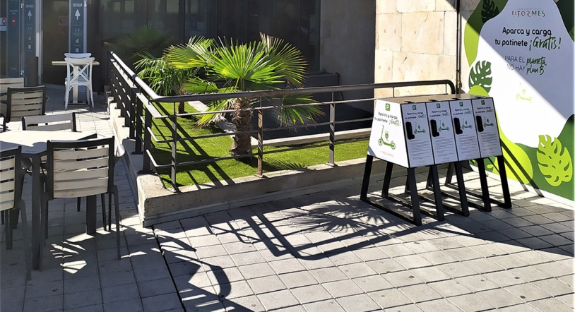 El Tormes instala el primer parking cargador de patinetes eléctricos de la provincia