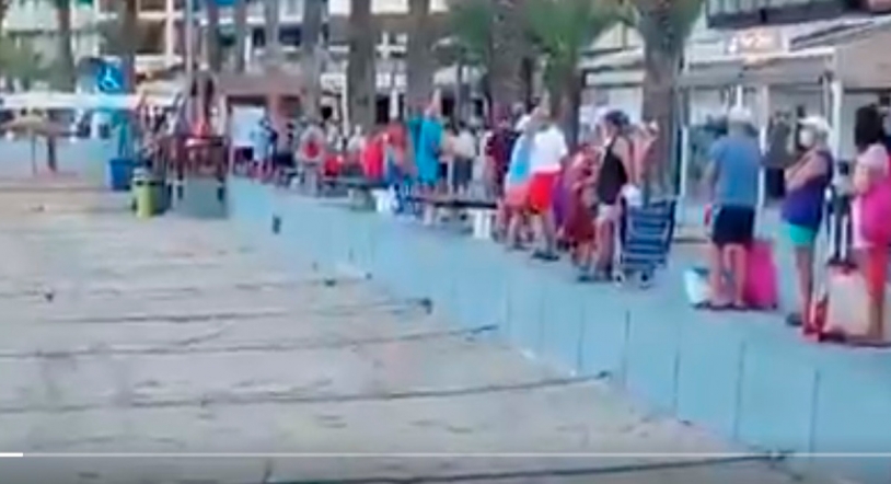 Vídeo viral | ¡A la carrera por pillar un sitio en la playa de Torrevieja!
