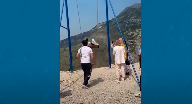 Vídeo | Dos mujeres caen de un columpio a más de 1.500 metros de altura 