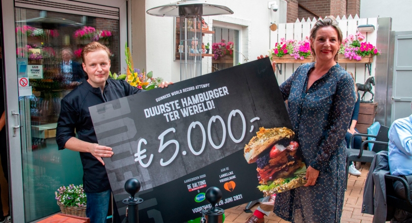¡La hamburguesa más cara del mundo cuesta 5.000 euros y lleva paleta ibérica española!