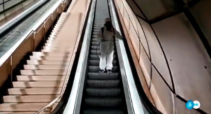 Viral | Piqueras no puede aguantarse la risa con el vídeo del limpiador de Bilbao