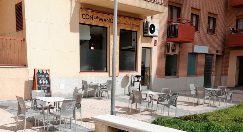 La fresquita terraza de Con La Mano, perfecta para los días más calurosos 