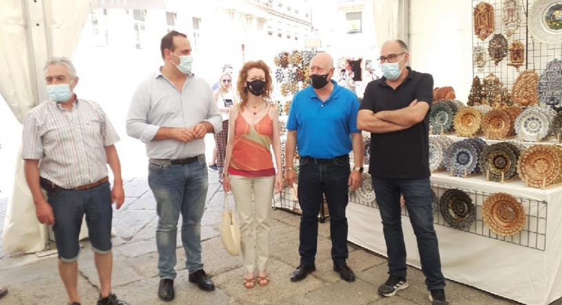 La Plaza de Anaya acoge hasta el 22 de agosto la XXXIII edición de la Feria del Barro