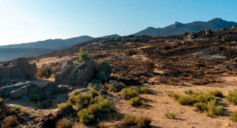 Estabilizado el fuego de Navalacruz, el peor del año en España