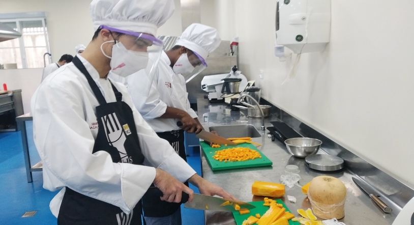 Abierto el plazo para el curso gratuito de Restaurante y Bar del programa 'Puedes con ESO' 