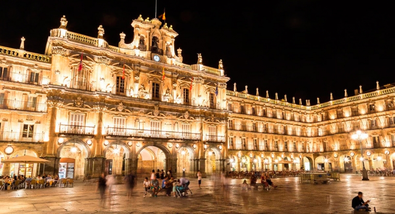 Comienzan los trabajos para sustituir la iluminación artística de la Plaza Mayor