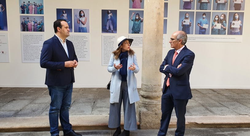 Original exposición 'Un traje para la historia' en el Patio de La salina