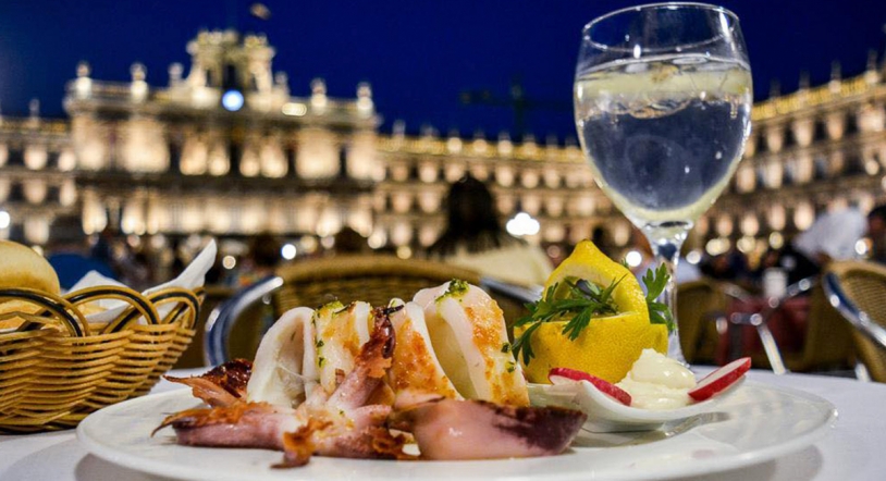 Platos frescos en un entorno único y amenizados por la Tuna en Cafetería Berysa 