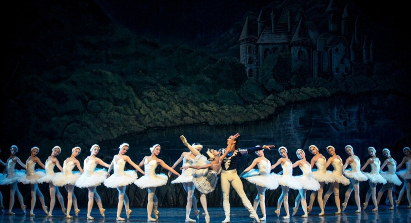 El Ballet de Cuba Laura Alonso interpreta hoy 'El lago de los cisnes' en el CAEM 