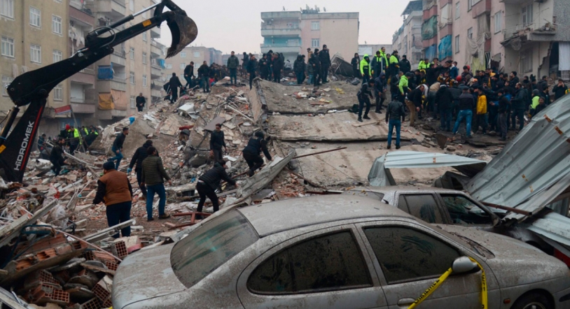 Más de 1.300 muertos, miles de heridos y centenares de desaparecidos en Turquía y Siria por un terremoto 
