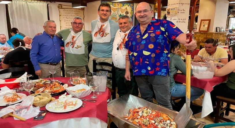 Vídeo viral | El restaurante en el que te sirven el marisco a 'palazos'