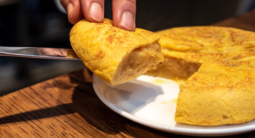 La Tortilla de patatas de Bambú Tapas y Brasas que no puedes perderte hoy en su Día Mundial