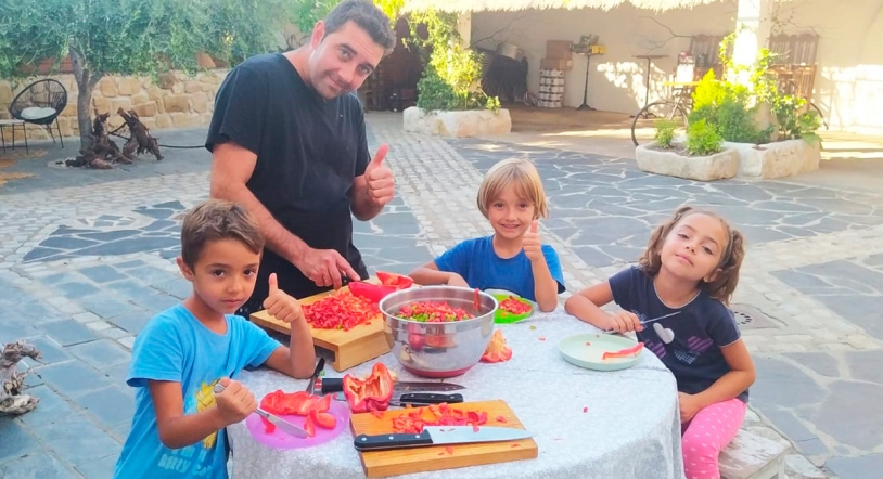 Si quieres hacer un buen regalo, reserva ya tu comida para el Día del Padre en La Cocina Vieja