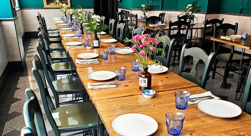 Mesa para uno: la tendencia gastronómica que suma adeptos en nuestro país