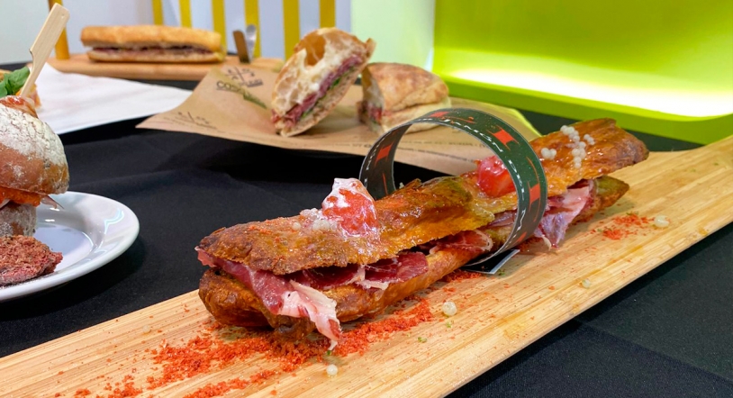 Meritoria actuación de Helio Flores en el certamen Mejor Bocadillo de Jamón de España 