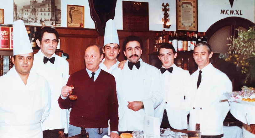 Entrevista al maitre Miguel Izquierdo: "Recuerdo a Florinda Chico comiendo magras en la barra de El Candil"