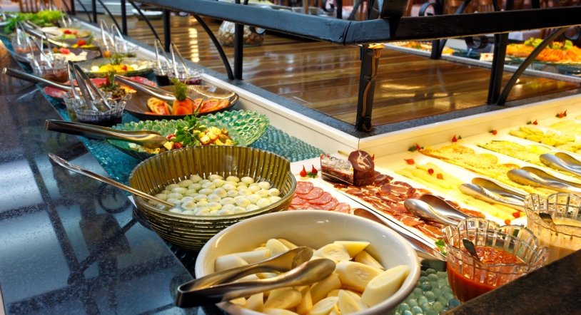 Cómo disfrutar de un buffet libre en vacaciones sin ganar peso