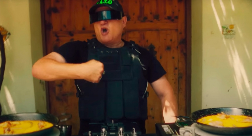 Vídeo | Himno a la paella de La Fallera junto a Chimo Bayo