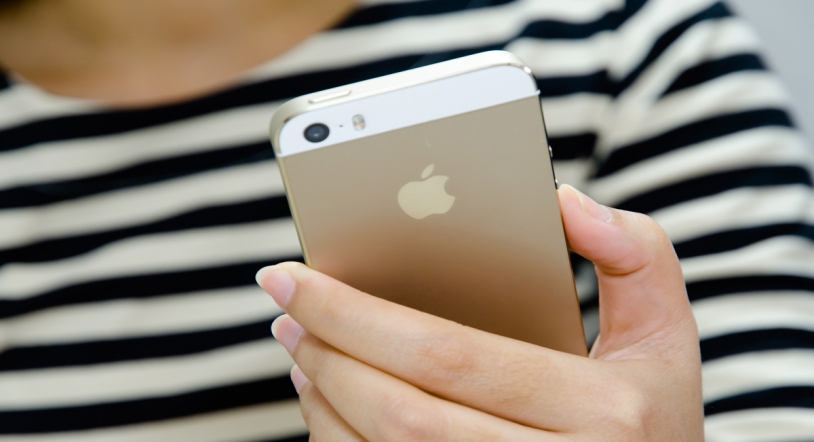 Retirado el iPhone 12 en Francia, ¿es peligroso usarlo?