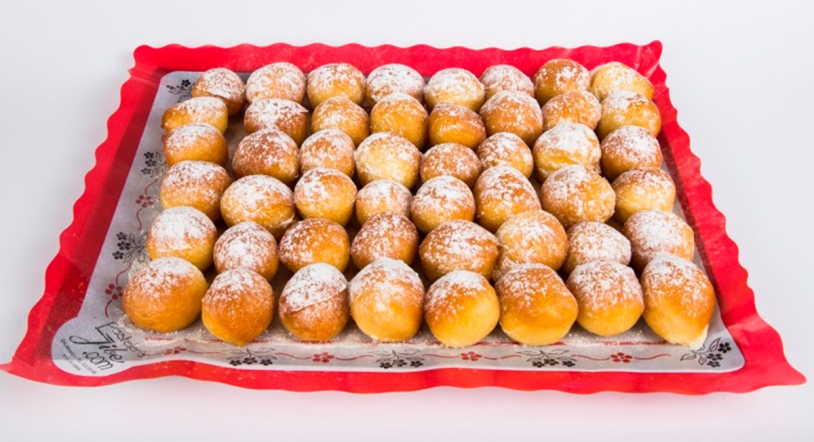 Buñuelos y Huesitos de Santo artesanales, todos los días en Pastelería Jibe