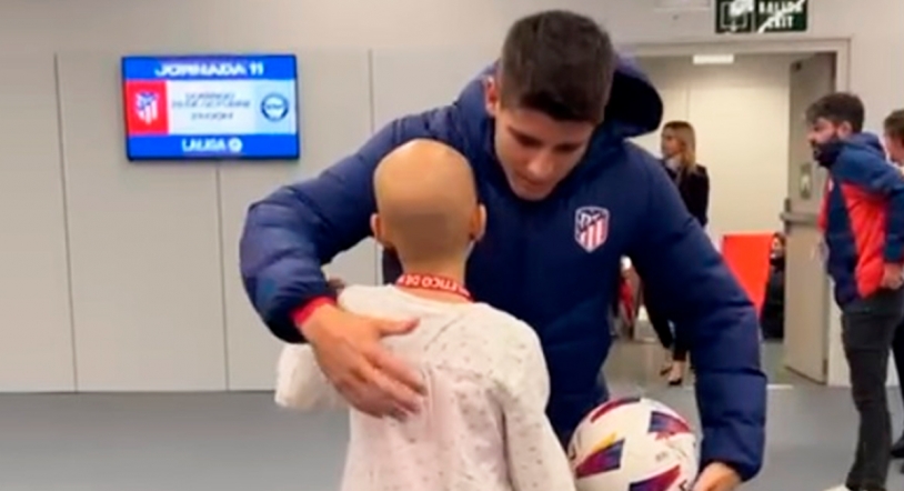 Vídeo | M4ría 'Princesa futbolera guerrera' conoce a su ídolo Álvaro Morata