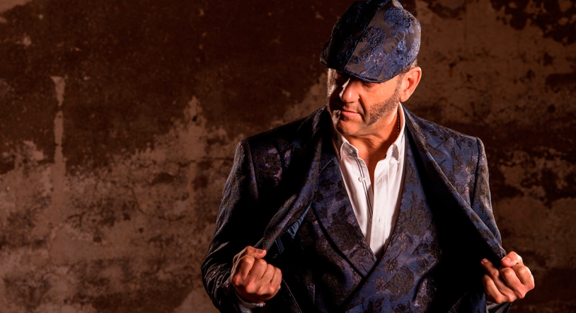 El cantante Paco Candela actúa mañana en el CAEM dentro de su nueva gira 'Corazón de Plástico' 