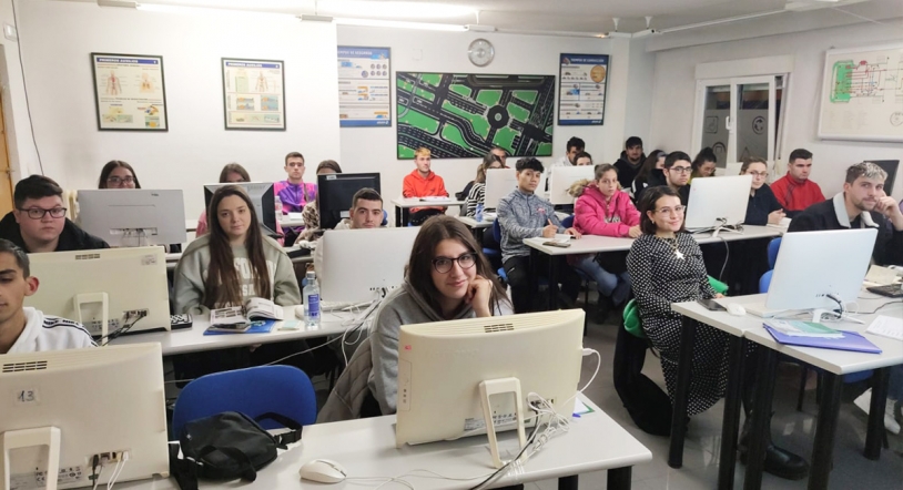 Autoescuelas El Pilar presenta su nuevo paquete: 'Combo'