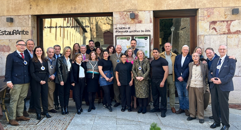 Los académicos salmantinos visitan El Huerto de Doña Deseada