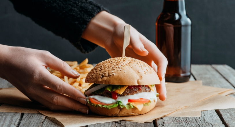 La smash burger desbanca a la hamburguesa clásica como la favorita de los consumidores