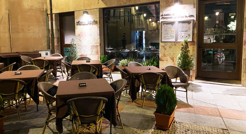El Huerto de Doña Deseada abre al completo su estupenda terraza en el Patio Chico de Salamanca