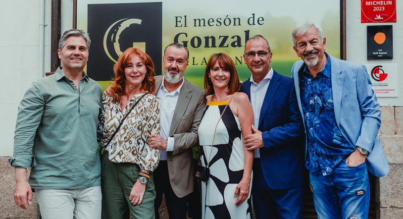 El Mesón de Gonzalo acoge la cena de bienvenida de Schuster&Friends