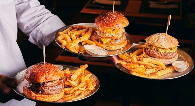 ¡Nueva carta y promociones especiales en la Charra Burguer!