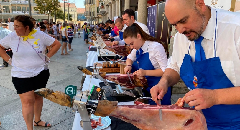 Gran éxito del II Encuentro Solidario de Cortadores de Jamón en Guijuelo