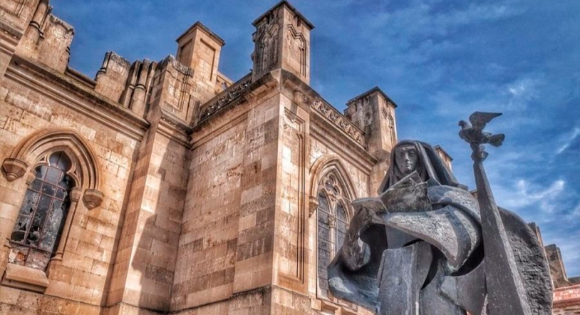 El sepulcro de Santa Teresa de Jesús se abre 110 años después para estudiar el cuerpo
