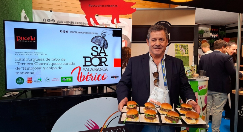 Vídeo | Pucela y su Hamburguesa de rabo de Ternera Charra, queso curado y chips de manzana