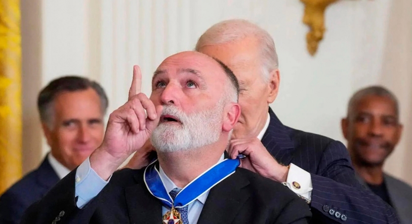 El chef José Andrés condecorado con la mayor distinción en EEUU