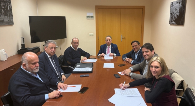 Consenso entre Ayuntamiento y empresarios para cumplir con legalidad de los apartamentos turísticos