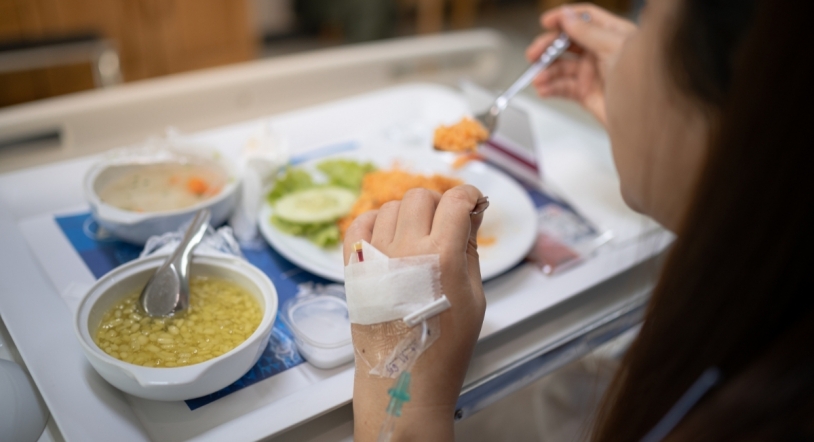 Menús más sanos y dignos: España renueva la alimentación en hospitales y residencias