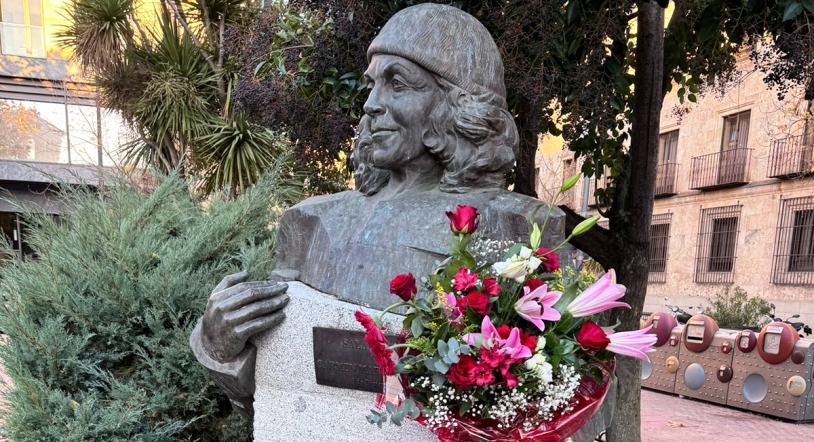 Salamanca recuerda a Martín Gaite en el 25 aniversario de su fallecimiento en los Jardines de Santo Domingo