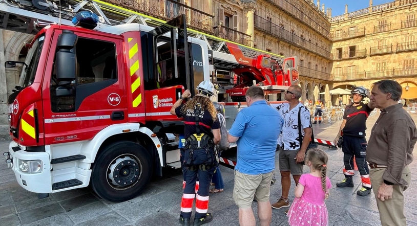El Ayuntamiento envía una dotación de bomberos a las labores de extinción en El Bierzo 