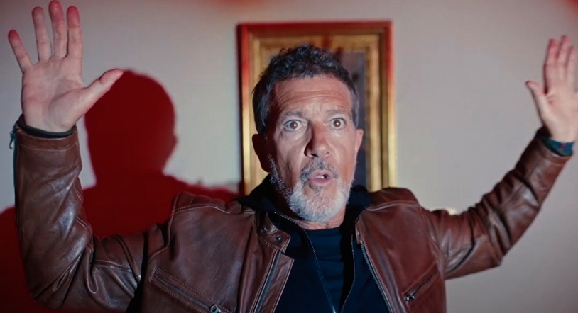 Antonio Banderas, arrestado por robar un Goya… en la nueva campaña de Uber Eats