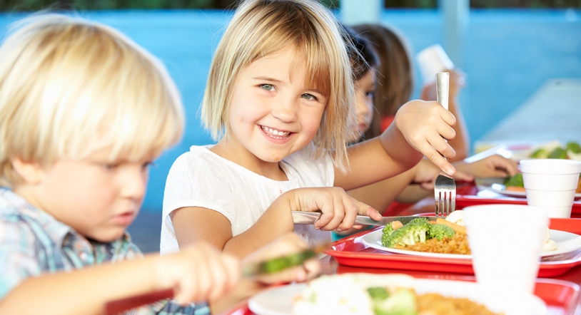 Entra en vigor el nuevo modelo de comedores escolares: así cambiará la alimentación en los colegios