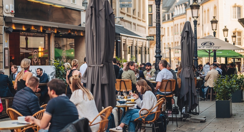 España obligará a cerrar las terrazas de bares y restaurantes durante las olas de calor extremas