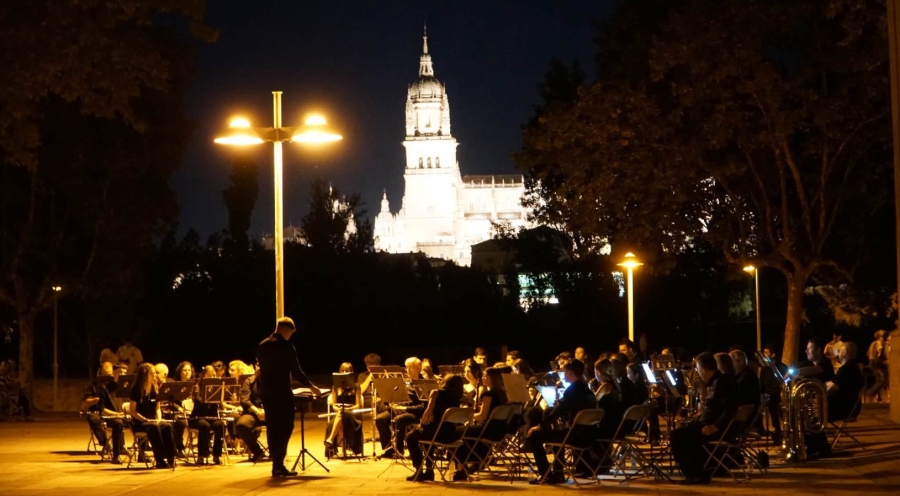 La plaza de la iglesia nueva del Arrabal luce ya el nombre del Cristo del Amor y de la Paz