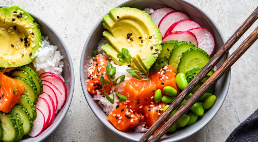 4 recetas para celebrar el Día Internacional del Poke