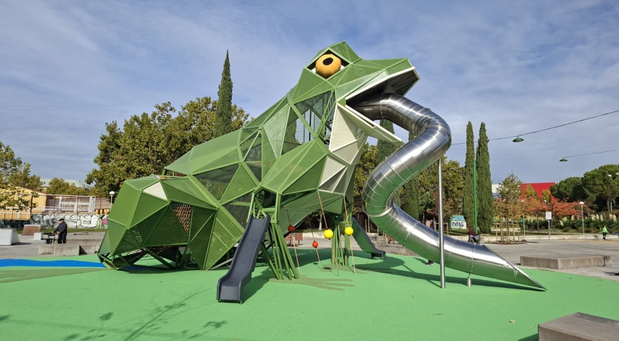 Salamanca estrena una rana gigante de 7 metros en el renovado parque de Würzburg