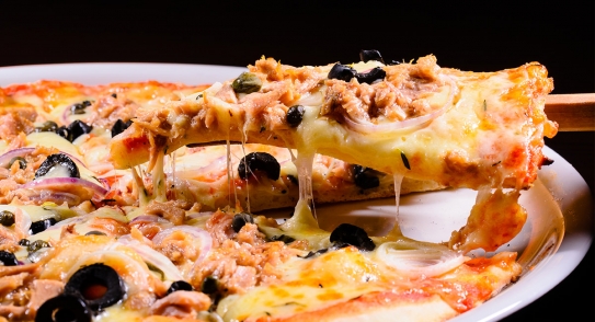 Pizza de atún a dos quesos