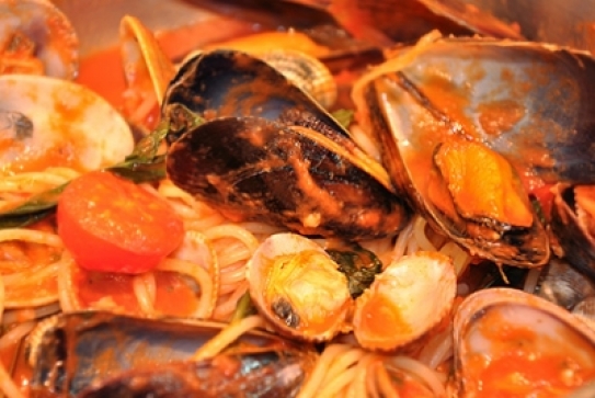 Espagueti con almejas y mejillones
